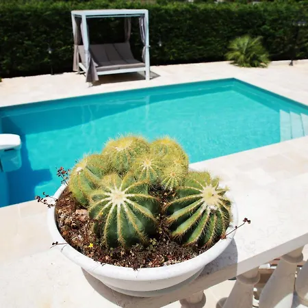 Luxurious With Pool Near Σπίτι διακοπών Locorotondo