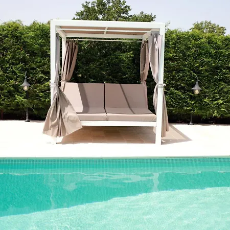 Luxurious With Pool Near Σπίτι διακοπών *